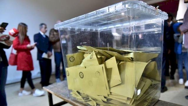 Seçim barajı yüzde 7'ye iniyor, grup kurma tarihe karışıyor