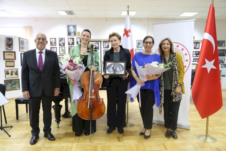 Tiflis'te Türk Sanatı Coşkusu: Cumhuriyet'in 100. Yılına Müzikle Selam Duruldu!